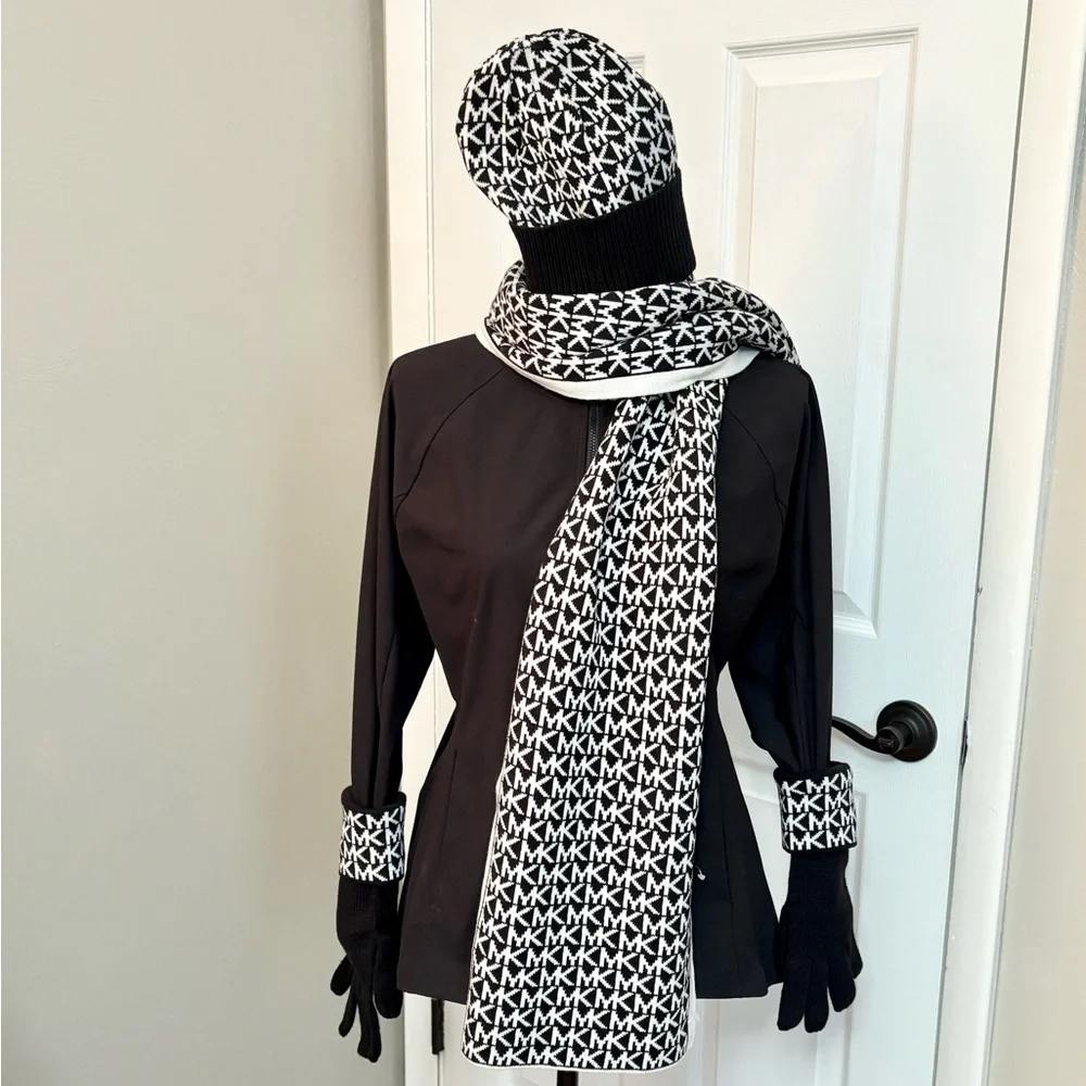 Michael Kors Scarf Gloves Hat Set🖤NWT🤍